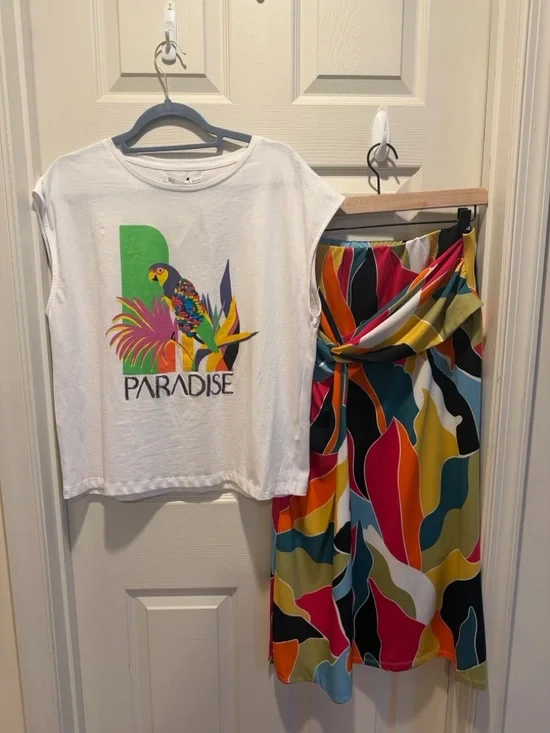 Sequined multicolor parrot sequin embellishment Cotton Top - Picture 15 of 15